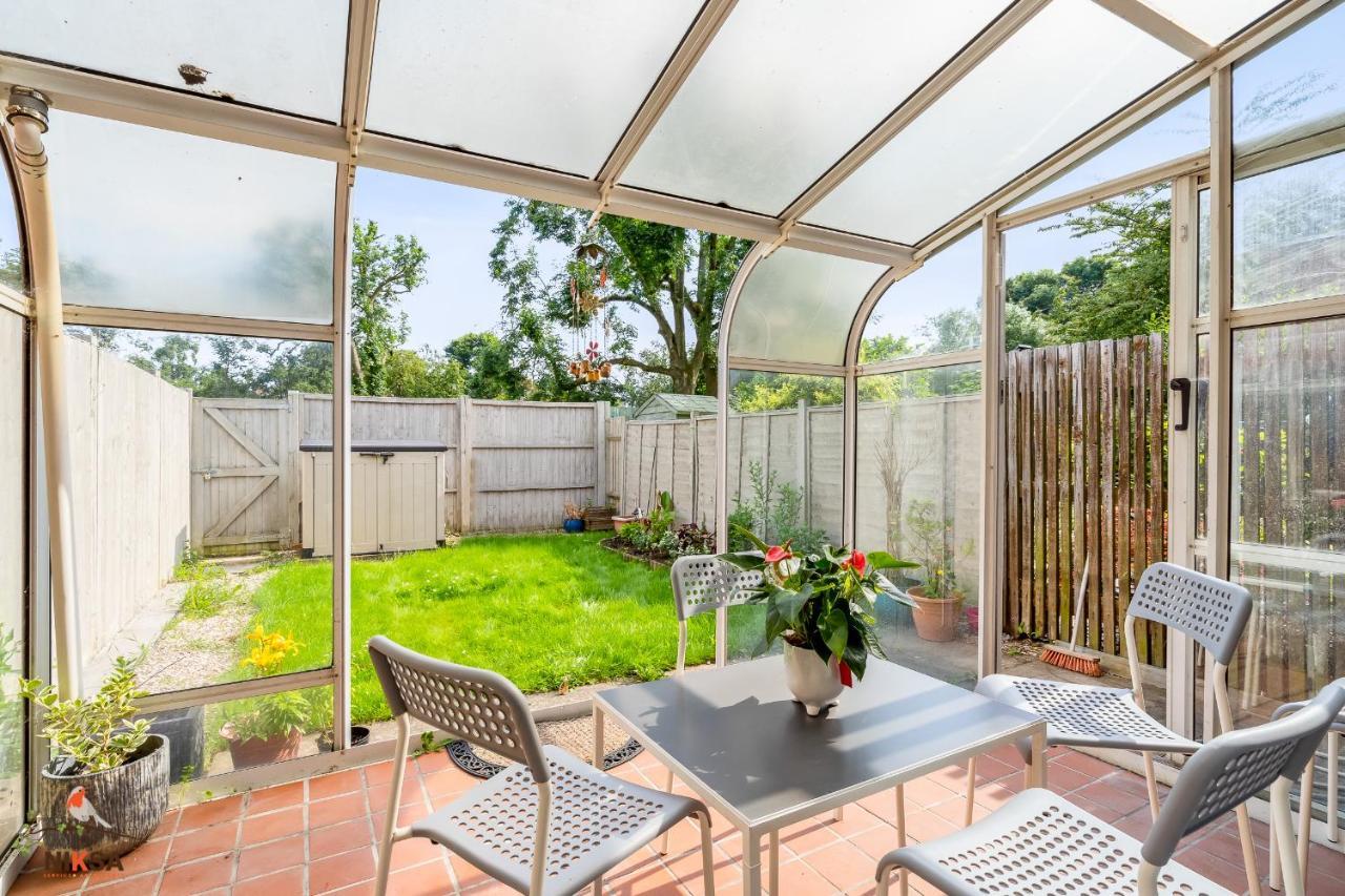 Niksa Serviced Accommodation - 3 Bedroom House Welwyn Garden City Exteriör bild