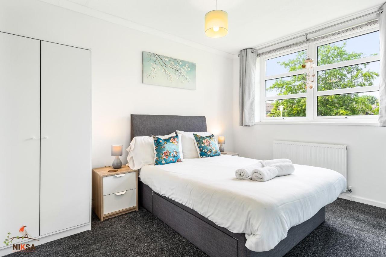 Niksa Serviced Accommodation - 3 Bedroom House Welwyn Garden City Exteriör bild