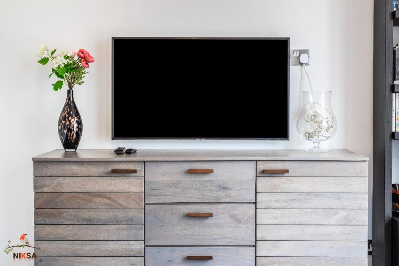 Niksa Serviced Accommodation - 3 Bedroom House Welwyn Garden City Exteriör bild