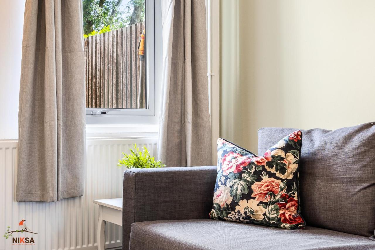 Niksa Serviced Accommodation - 3 Bedroom House Welwyn Garden City Exteriör bild