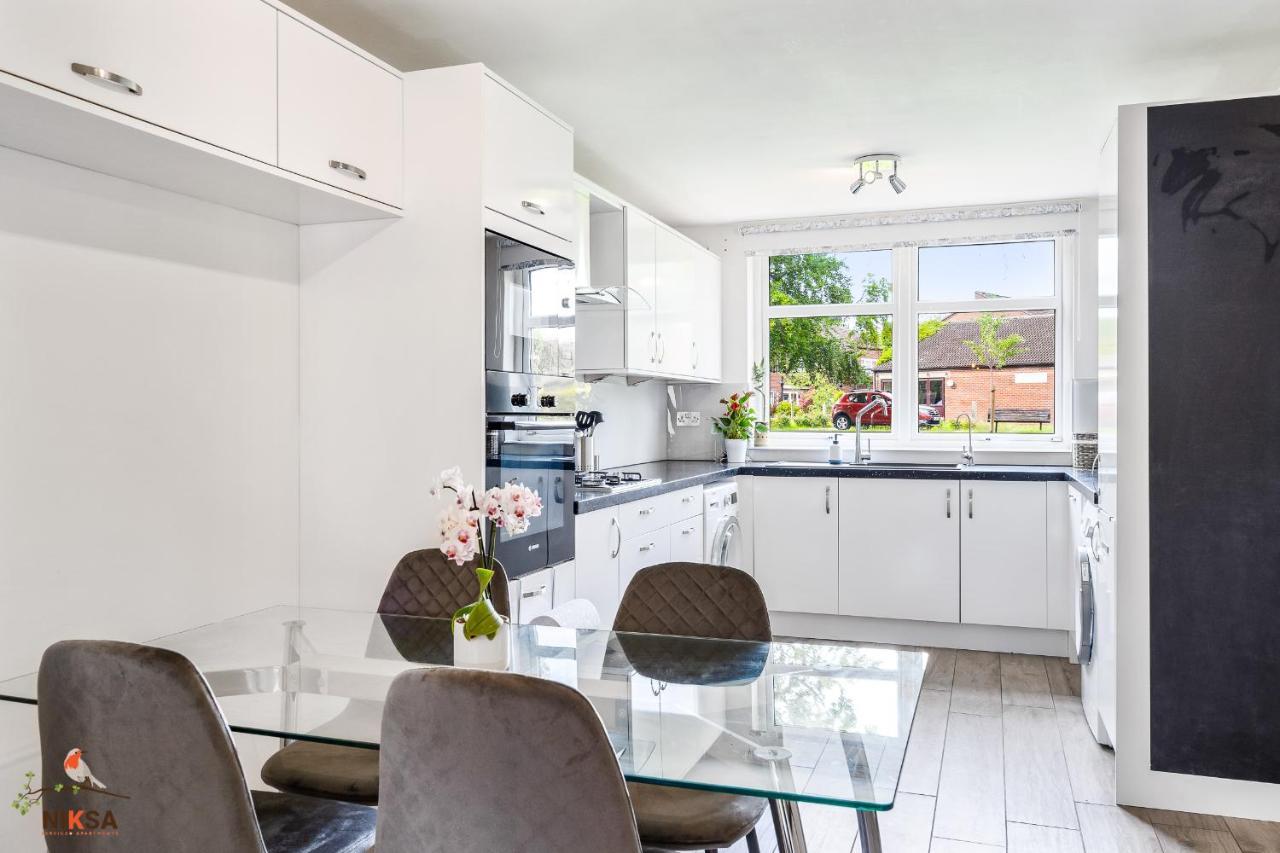 Niksa Serviced Accommodation - 3 Bedroom House Welwyn Garden City Exteriör bild