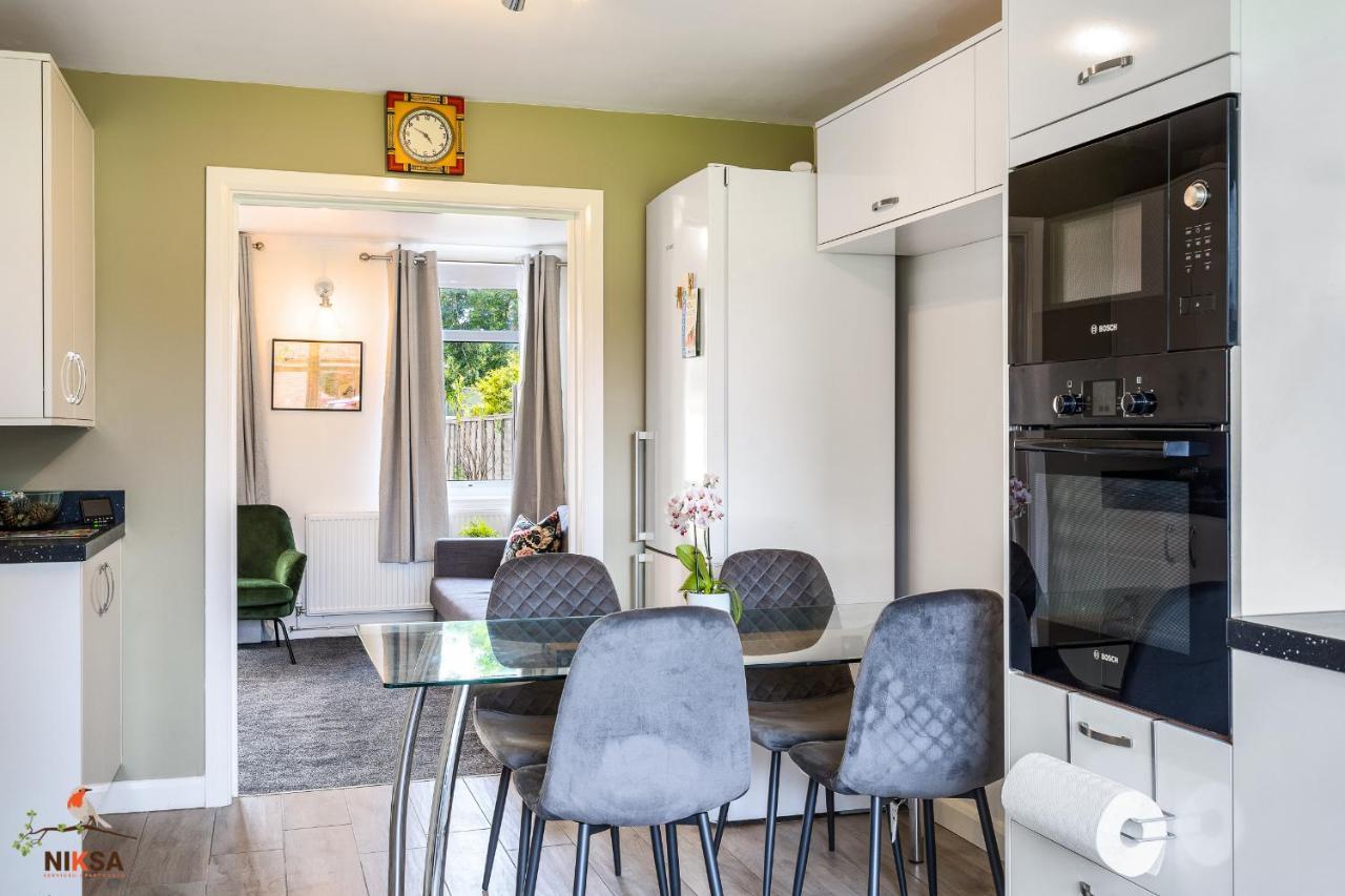 Niksa Serviced Accommodation - 3 Bedroom House Welwyn Garden City Exteriör bild