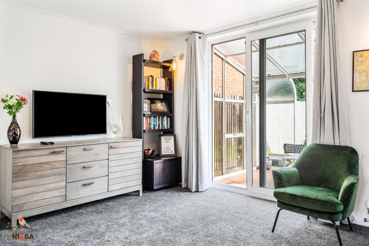 Niksa Serviced Accommodation - 3 Bedroom House Welwyn Garden City Exteriör bild