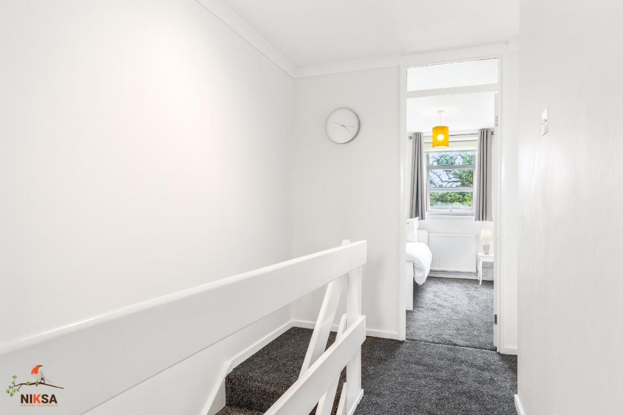 Niksa Serviced Accommodation - 3 Bedroom House Welwyn Garden City Exteriör bild